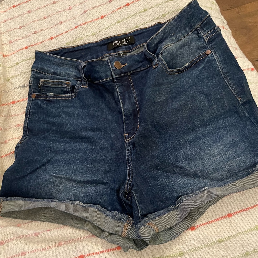 Judy Blue size XL dark denim non distressed shorts